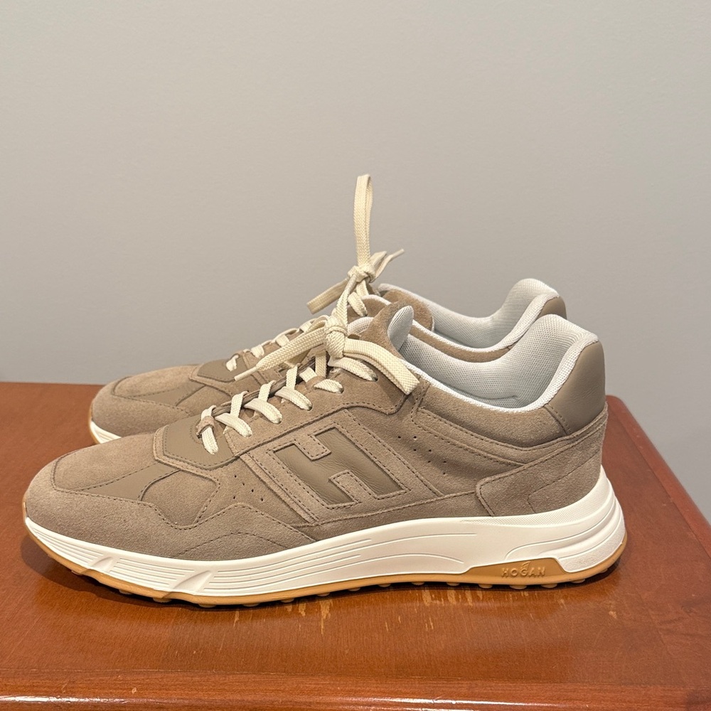 Hogan Men's Beige and White Sneakers